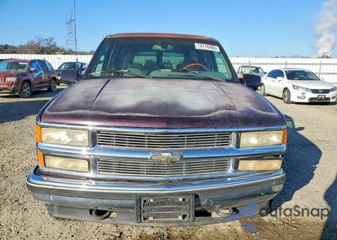 1996 Chevrolet Suburban K1500 из США, поврежденный, VIN 1GNFK16R7TJ413460
